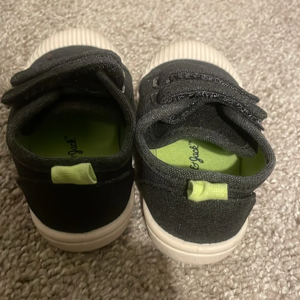Cat and jack baby walker in black size 7